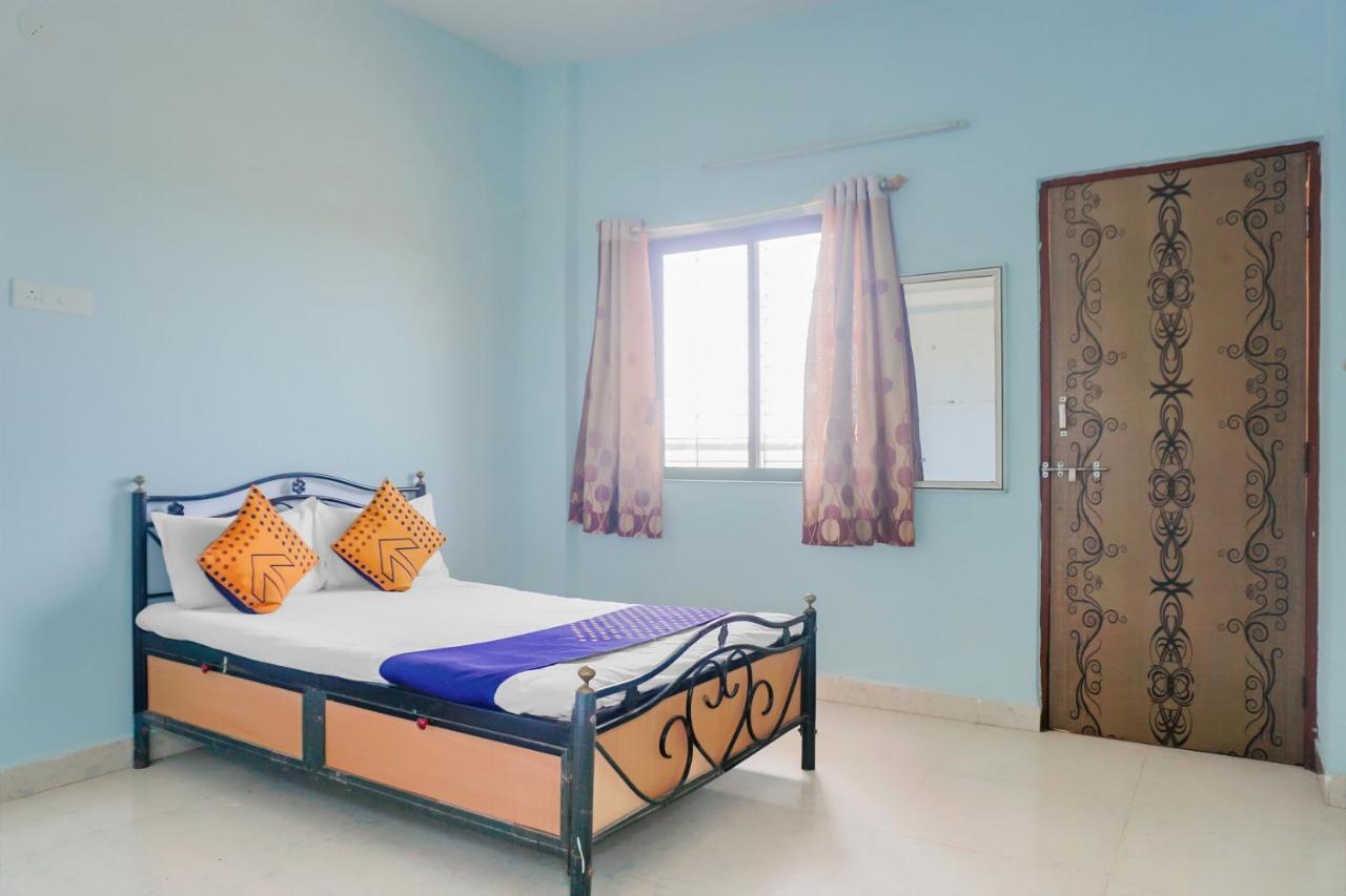 Spot On 79676 Hote Kinara Lodging And Restaurant Daund エクステリア 写真