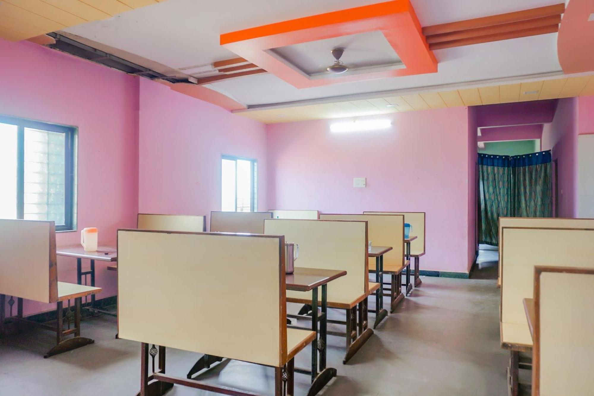 Spot On 79676 Hote Kinara Lodging And Restaurant Daund エクステリア 写真