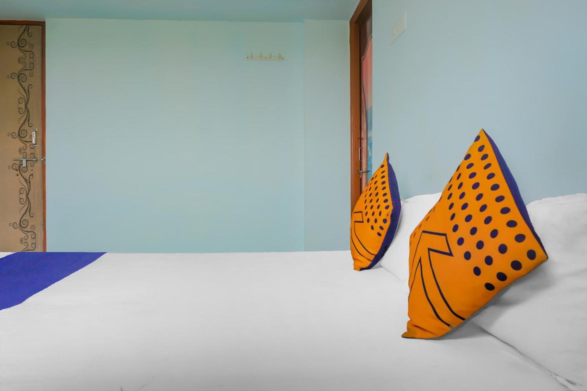 Spot On 79676 Hote Kinara Lodging And Restaurant Daund エクステリア 写真