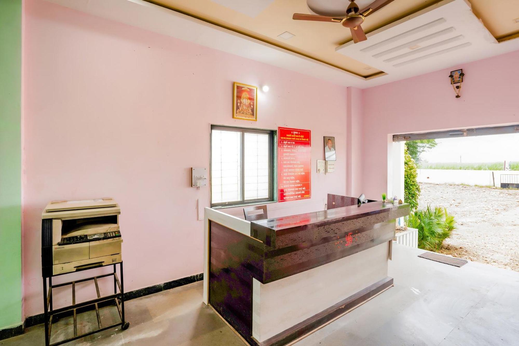 Spot On 79676 Hote Kinara Lodging And Restaurant Daund エクステリア 写真